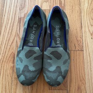 Rothy's sz 8 Green Camouflage Flats great pre owned condition